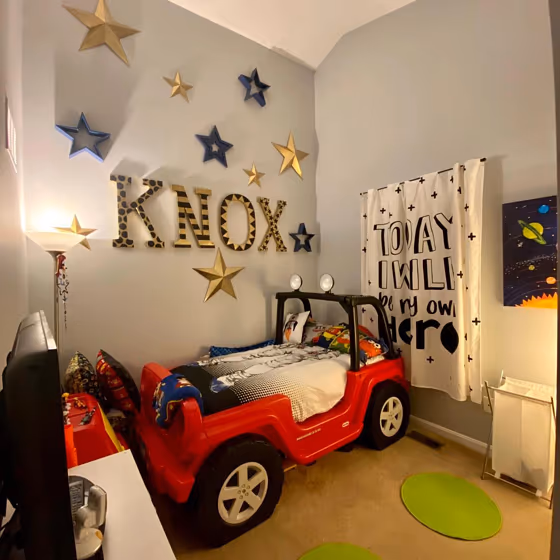 Gray Screen Kidsroom