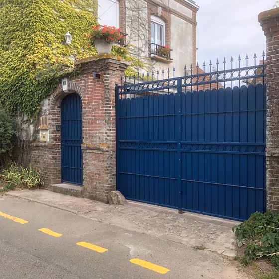 Green blue RAL 5001 gates review