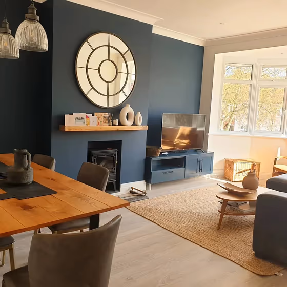 Dulux 89BG 09/087 living room fireplace 