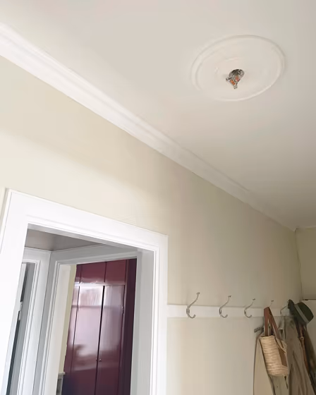 Jotun Kokos hallway color