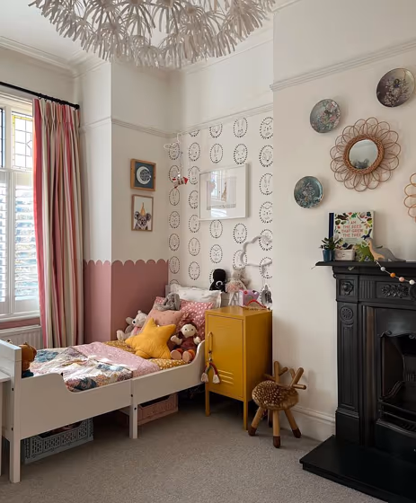 Scalloped wall in a kids room with pink Little Greene Hellbore
