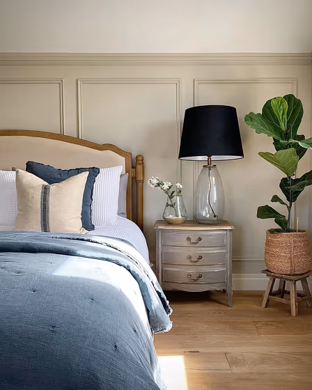 Slaked Lime - Dark bedroom panelling