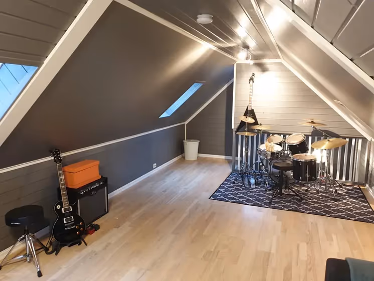 Jotun 9913 wall paint color