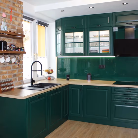 Dark green kitchen RAL 6005 color review