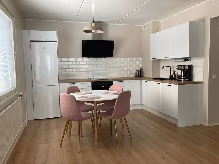Tikkurila Mulberry H484 kitchen
