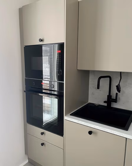 Tikkurila Mulberry H484 kitchen cabinets