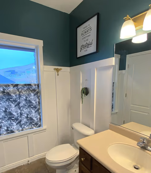 Behr Polar Bear 75 bathroom