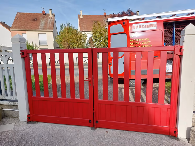 RAL Classic Purple red RAL 3004 fence
