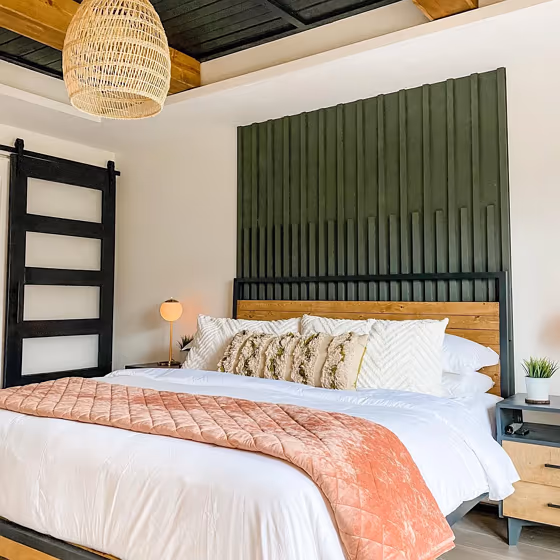 SW Shade-Grown bedroom interior idea