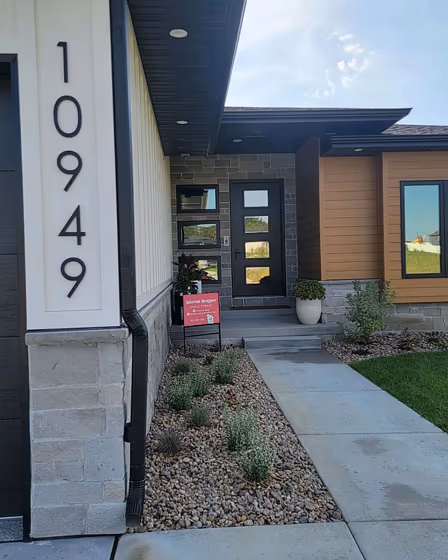 Smokey Topaz Exterior