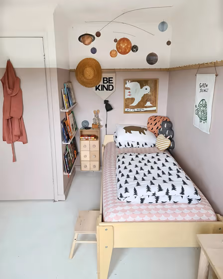 Dulux 80YR 59/089 cozy kids' room paint