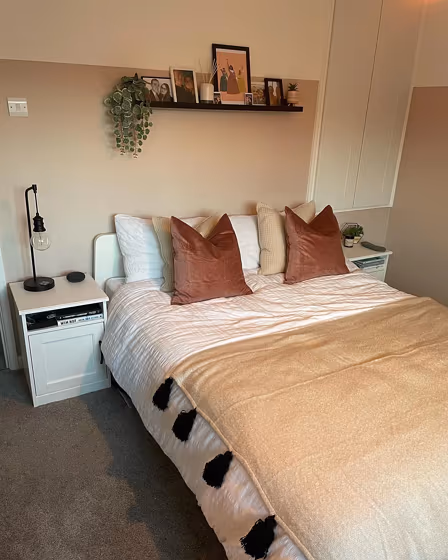 80YR 59/089 bedroom color review