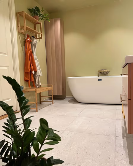 Jotun Spring Air bathroom paint