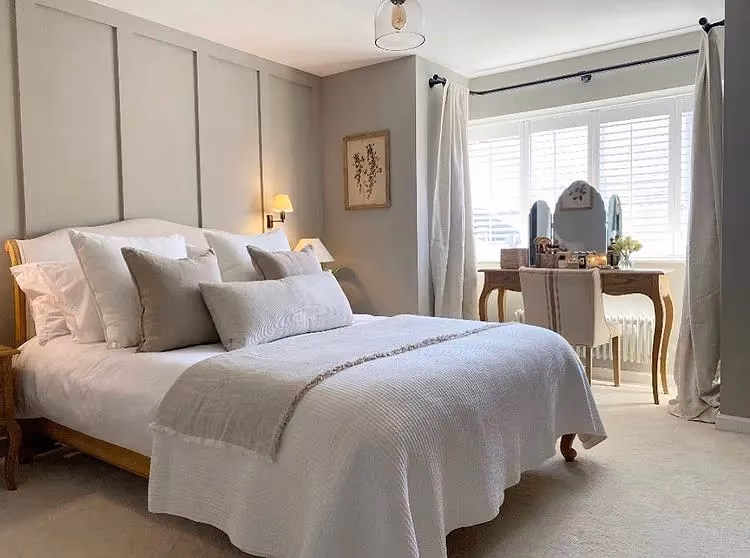 Beige bedroom Dulux Heritage Stone Green review