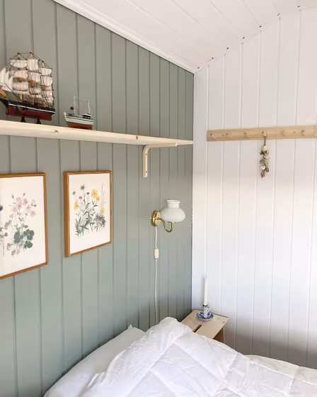 Jotun Treasure bedroom accent wall