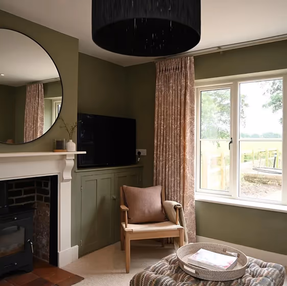 Treron living room fireplace review