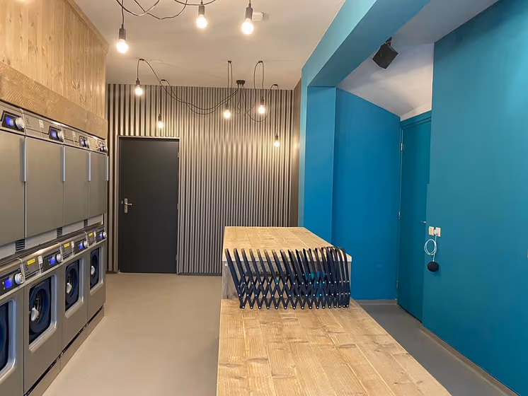 RAL Classic Turquoise blue RAL 5018 wall paint