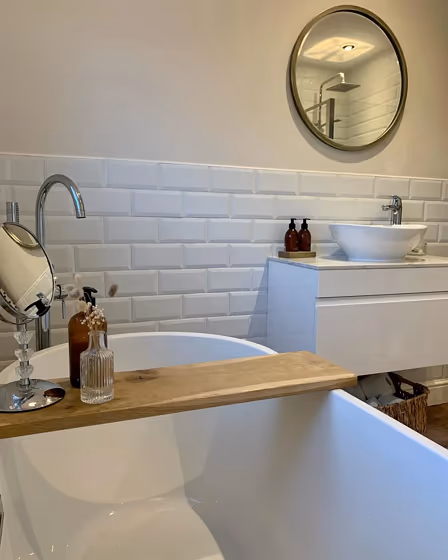 Dulux Vintage Chandelier bathroom color