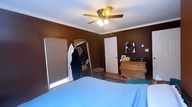 SW Vintage Leather bedroom picture