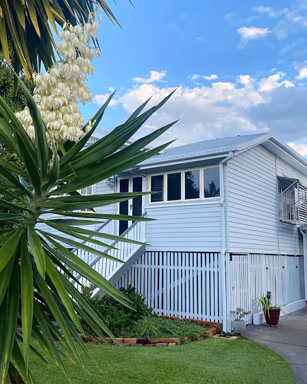 Dulux Vivid White SW1G1 exterior