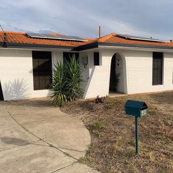 Dulux Vivid White SW1G1 exterior paint