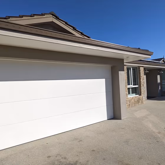 Dulux Vivid White SW1G1 garage door