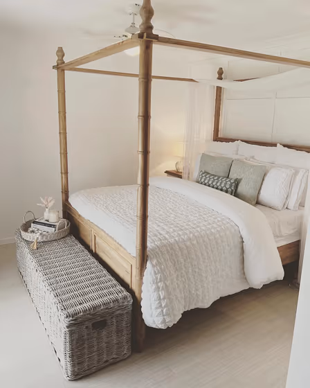 Dulux Vivid White SW1G1 bedroom