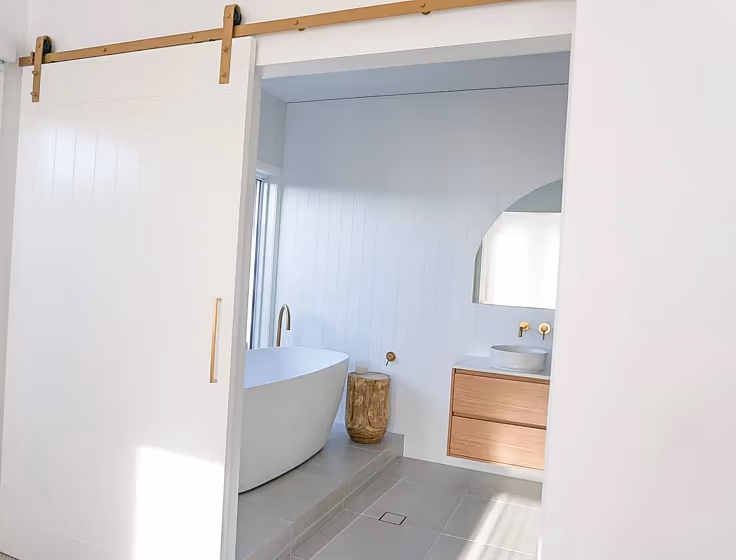 Dulux Vivid White SW1G1 bathroom