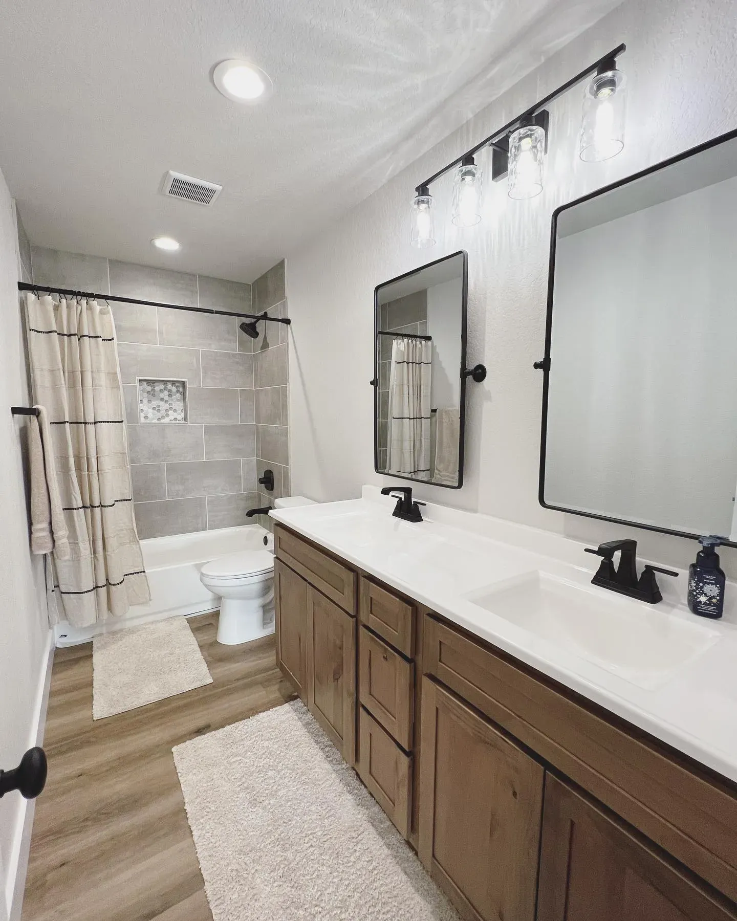 SW Aesthetic White bathroom interior