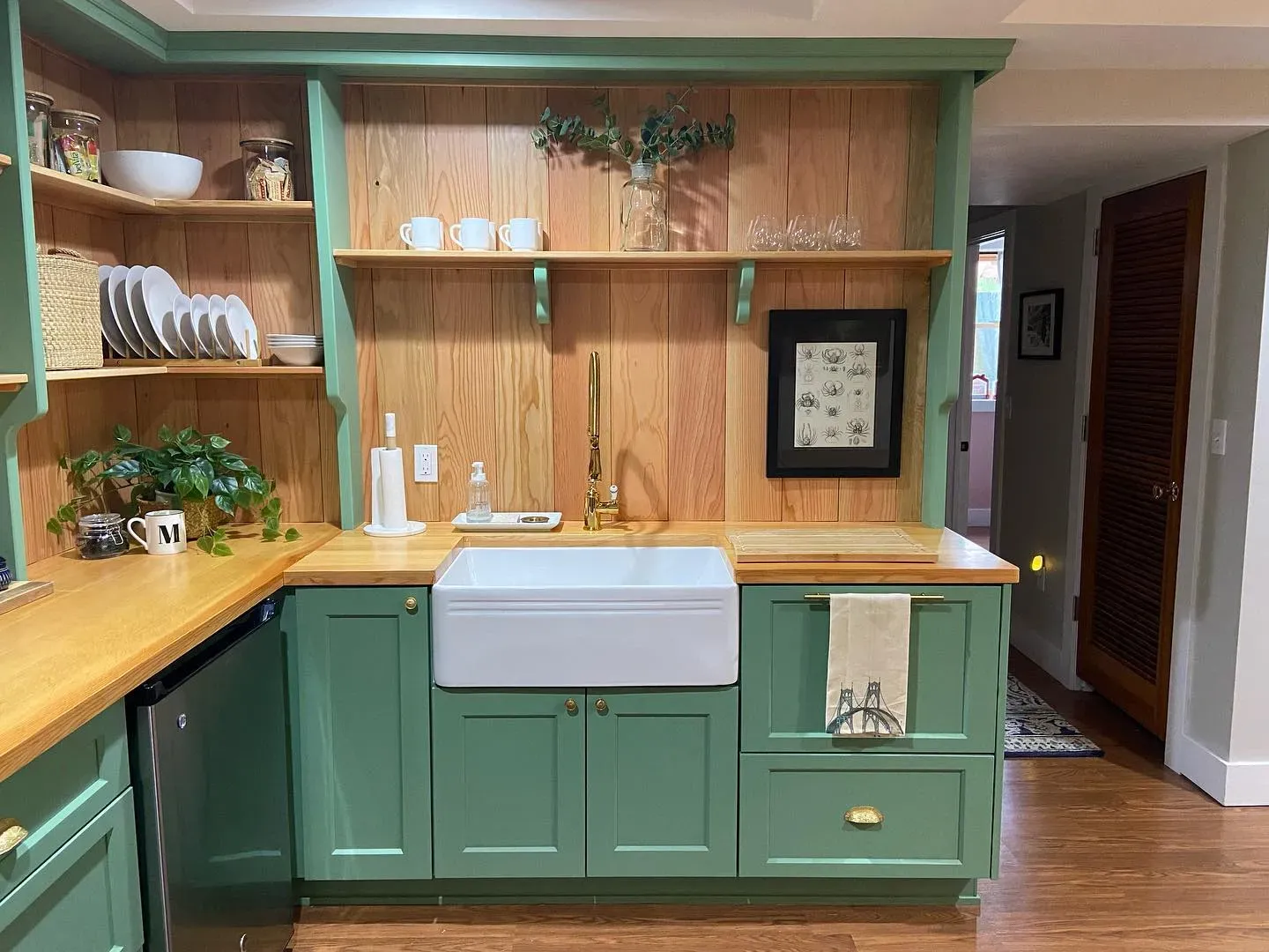 SW Agate Green kitchen cabinets color review