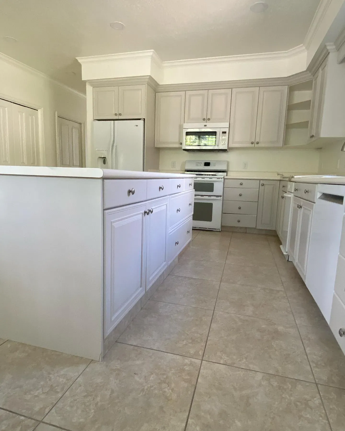 Agreeable Gray kitchen cabinets paint