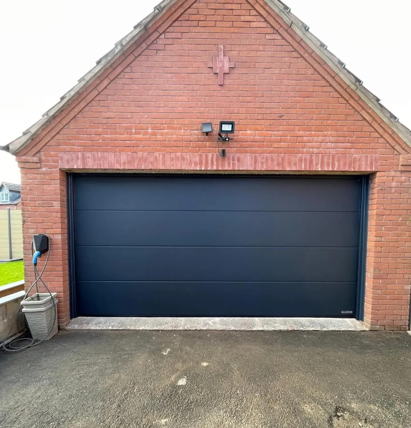 RAL 7016 garage door color