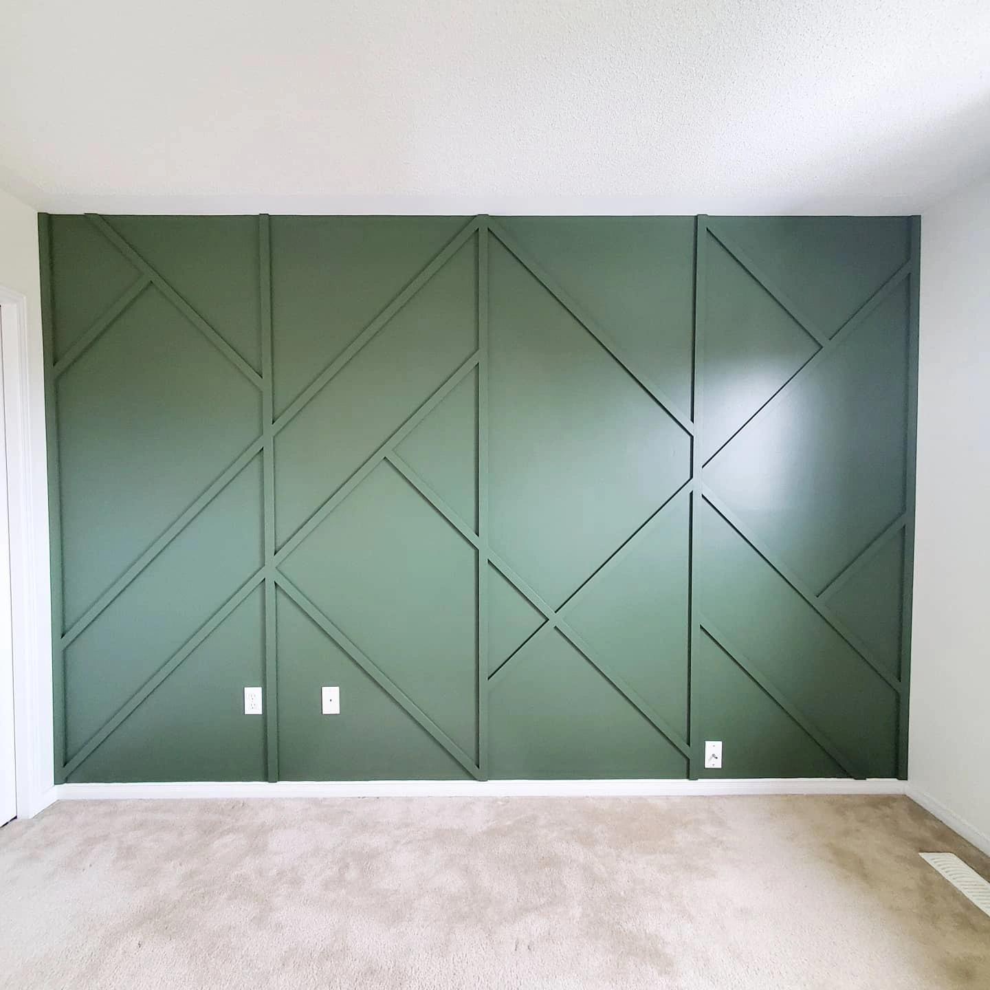 Green panelled wall Benjamin Moore Backwoods