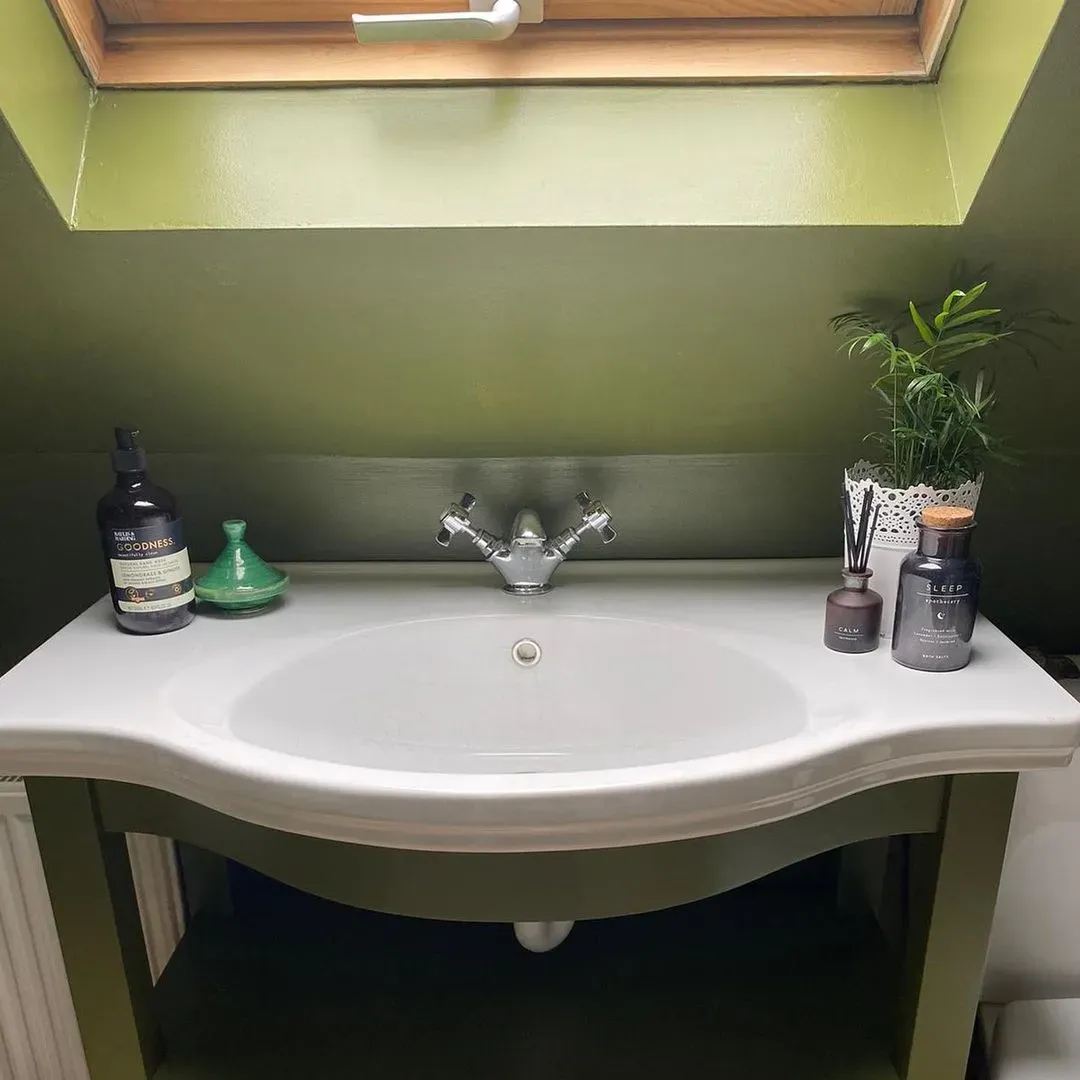 Farrow and Ball 298 bathroom picture