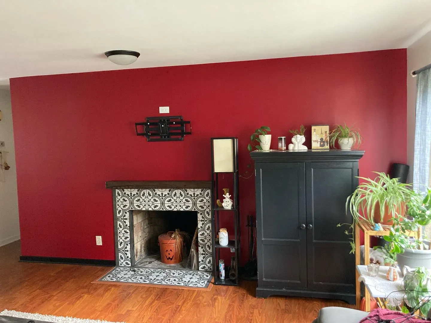 Behr M140-7 living room interior