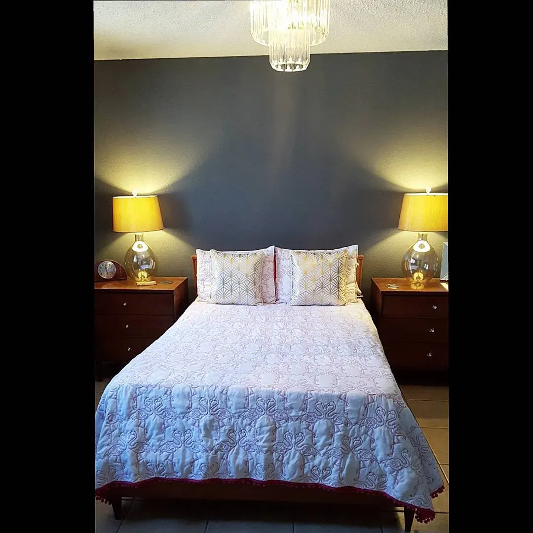 Behr Legendary Gray bedroom photo