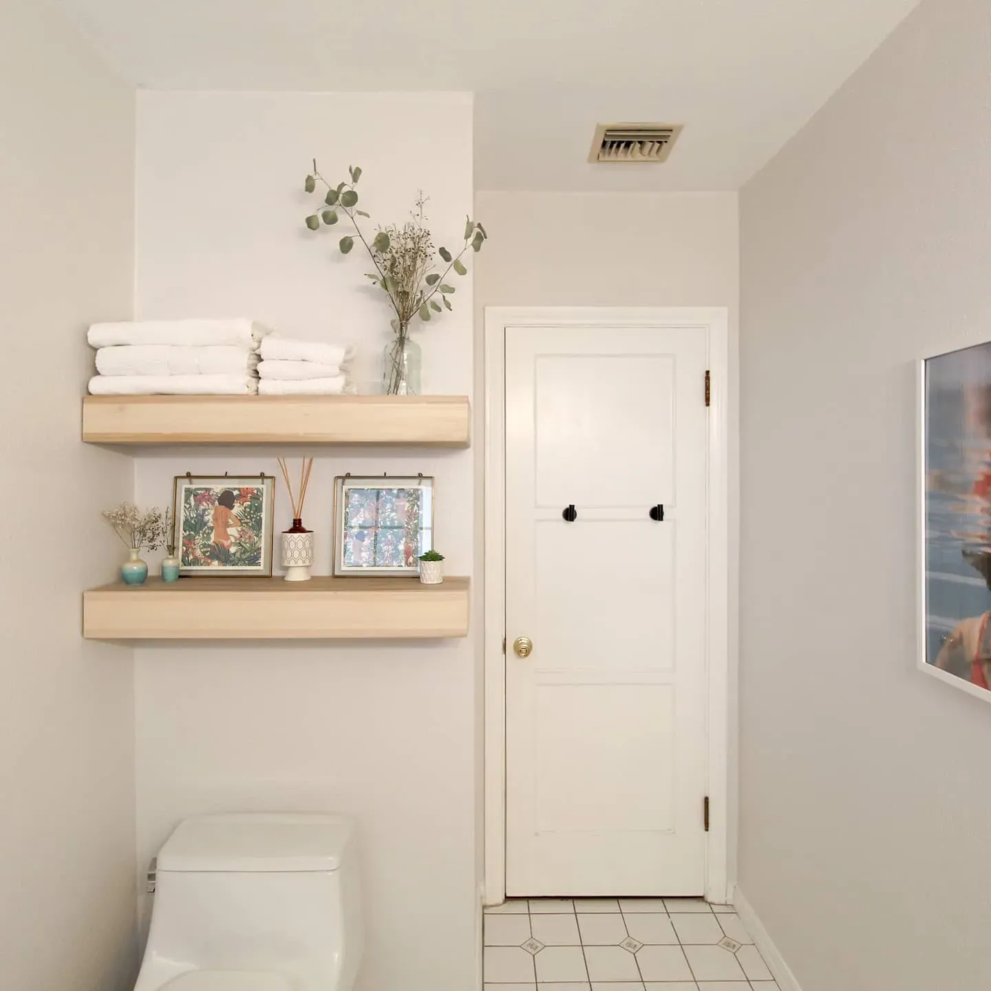 Behr Painter'S White bathroom interior