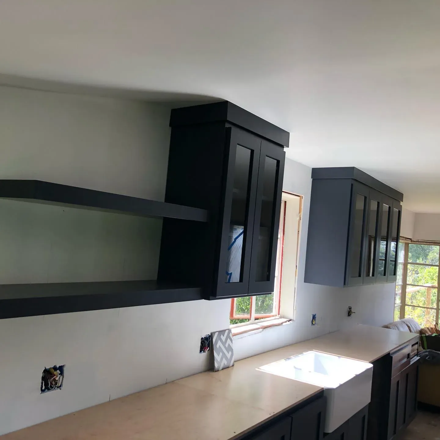 Baby Seal Black kitchen cabinets photo