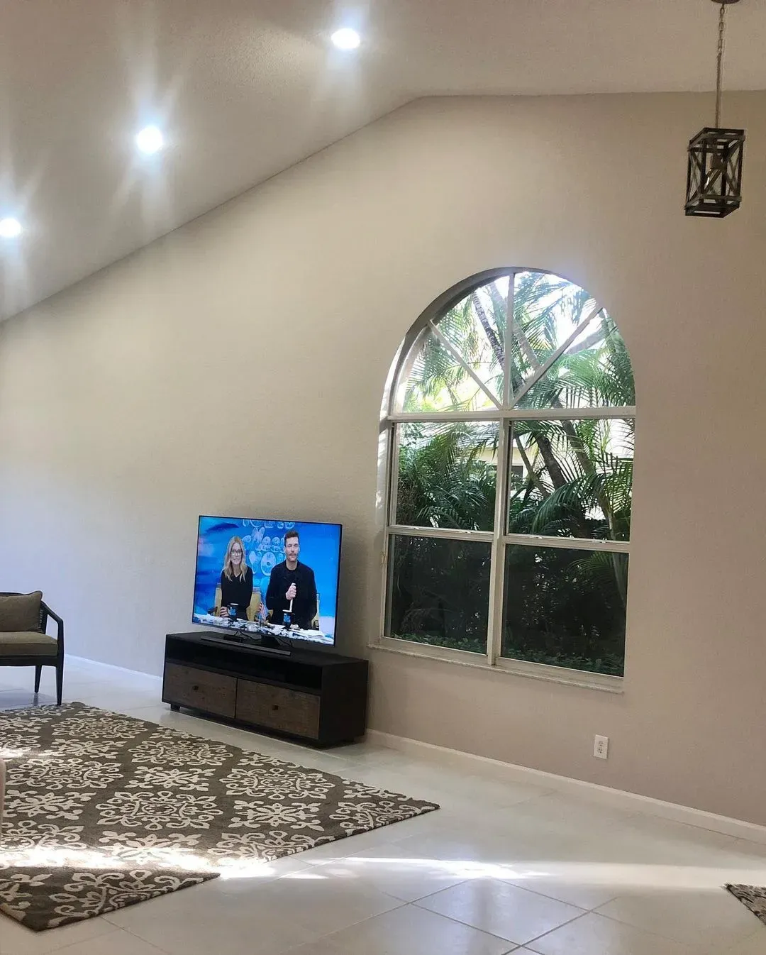 Benjamin Moore OC-27 living room color