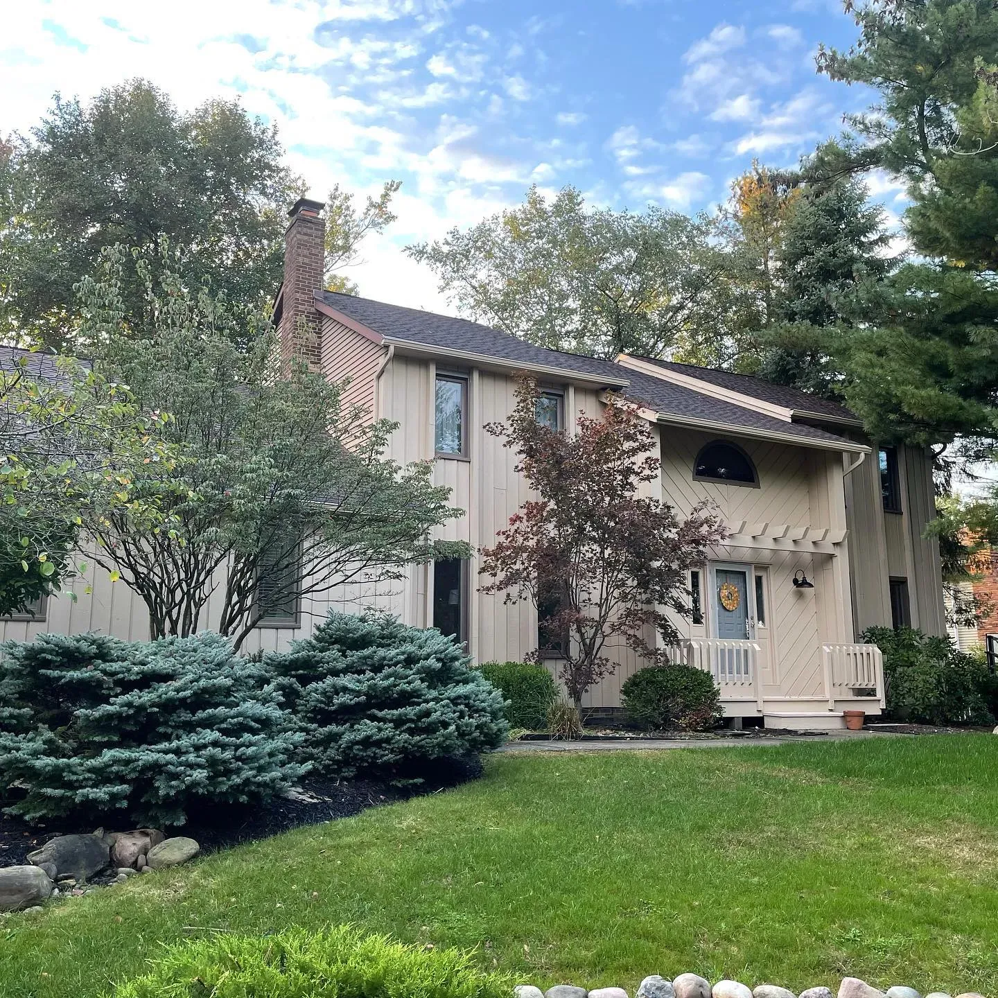 Benjamin Moore Bar Harbor Beige house exterior 