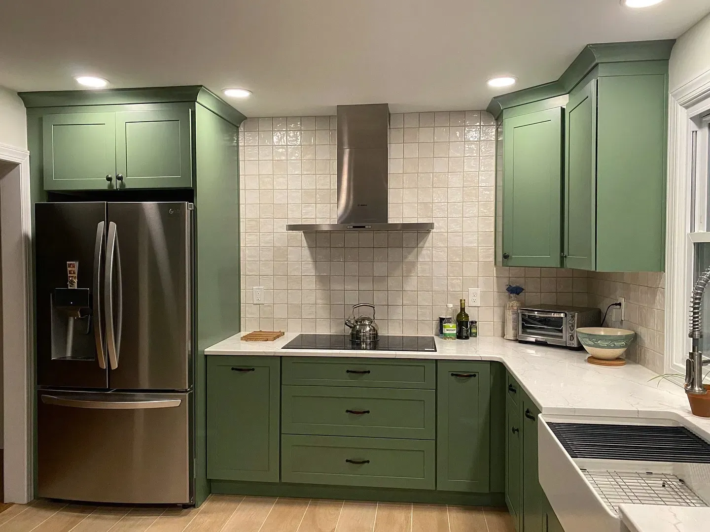 Benjamin Moore Cedar Path kitchen cabinets color review