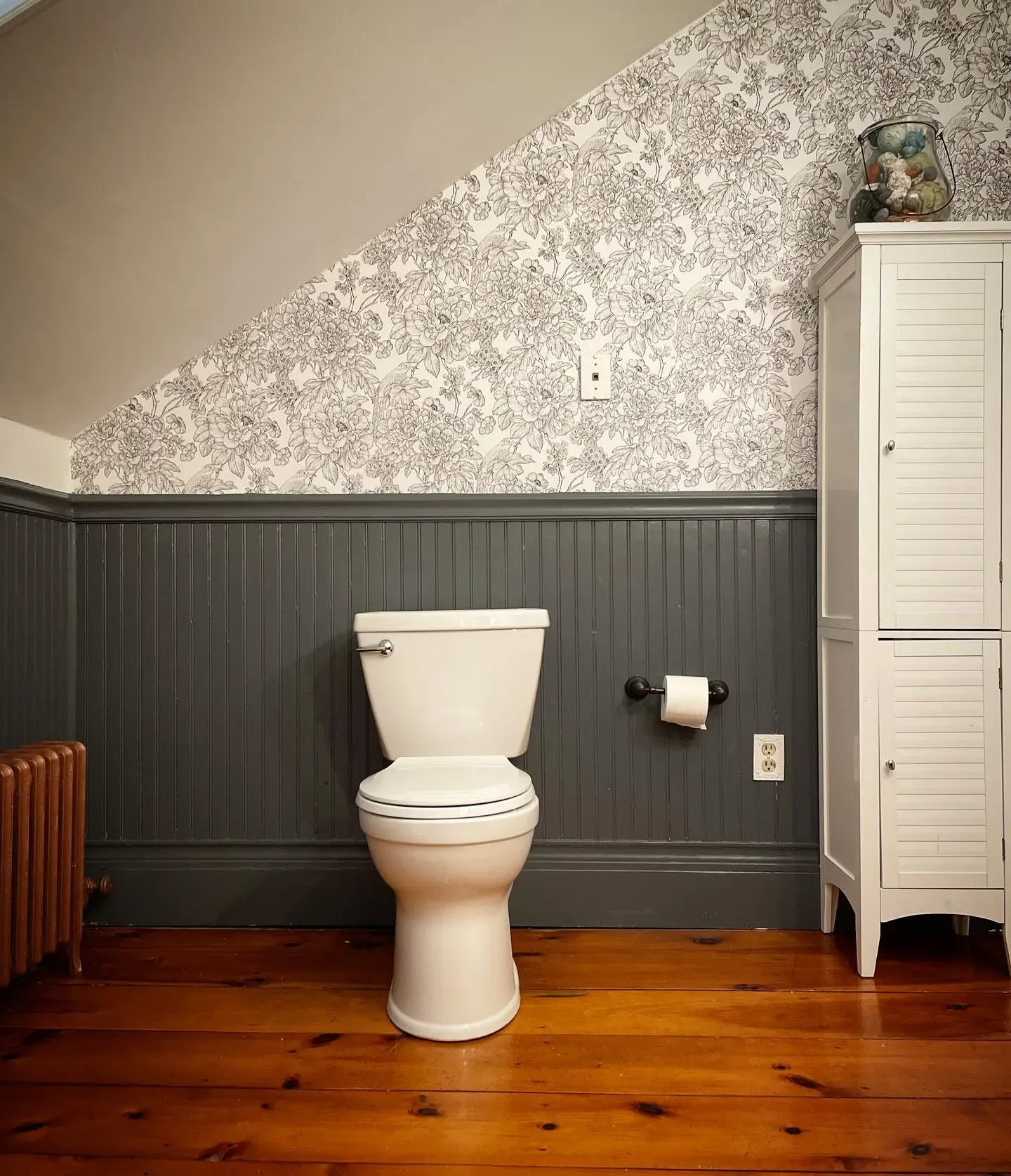 Benjamin Moore HC-178 bathroom wall panelling 