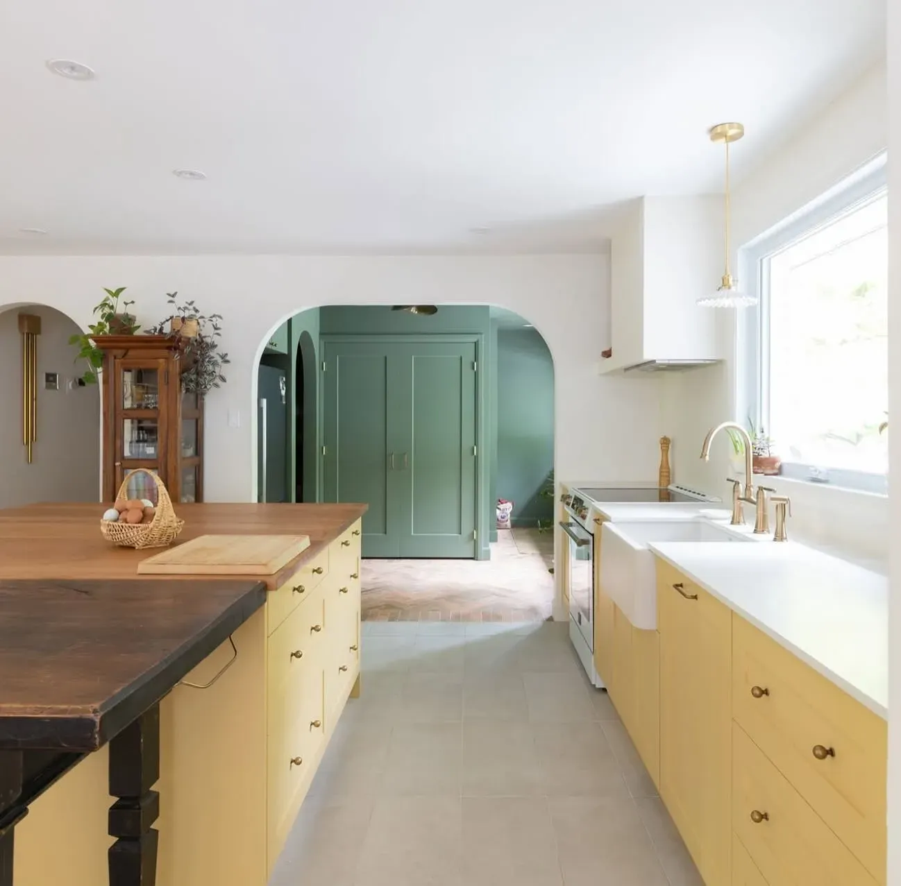 Benjamin Moore Chestertown Buff kitchen cabinets color