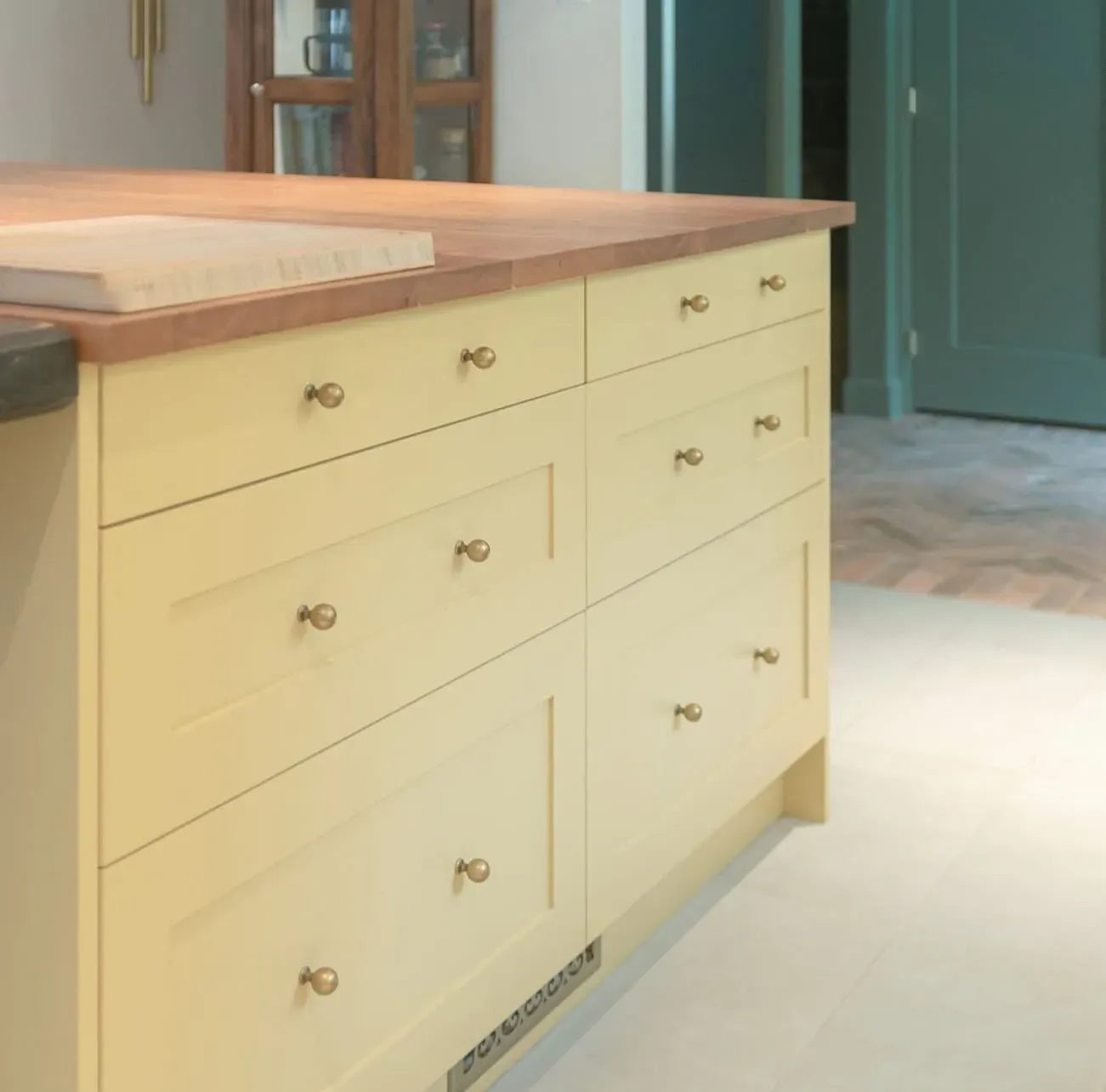 Benjamin Moore Chestertown Buff kitchen cabinets 