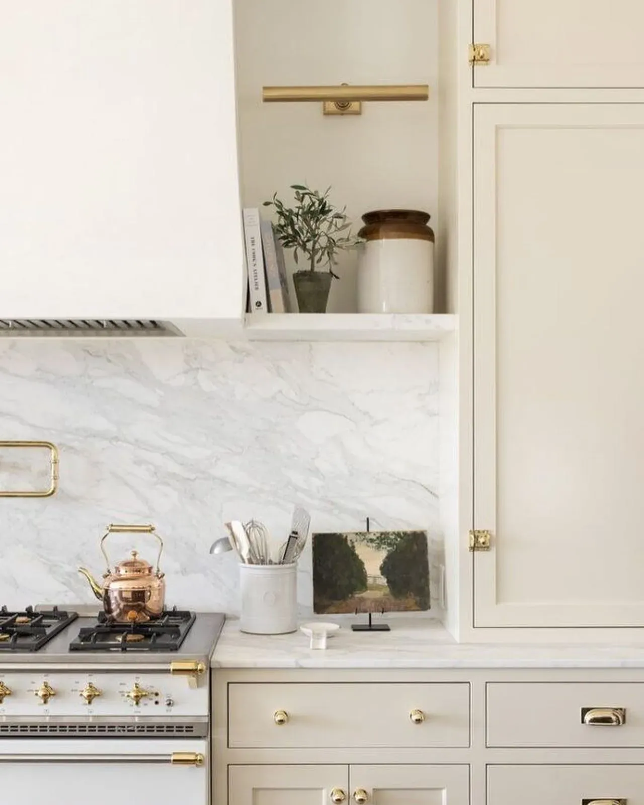Creamy White Kitchen Cabinets