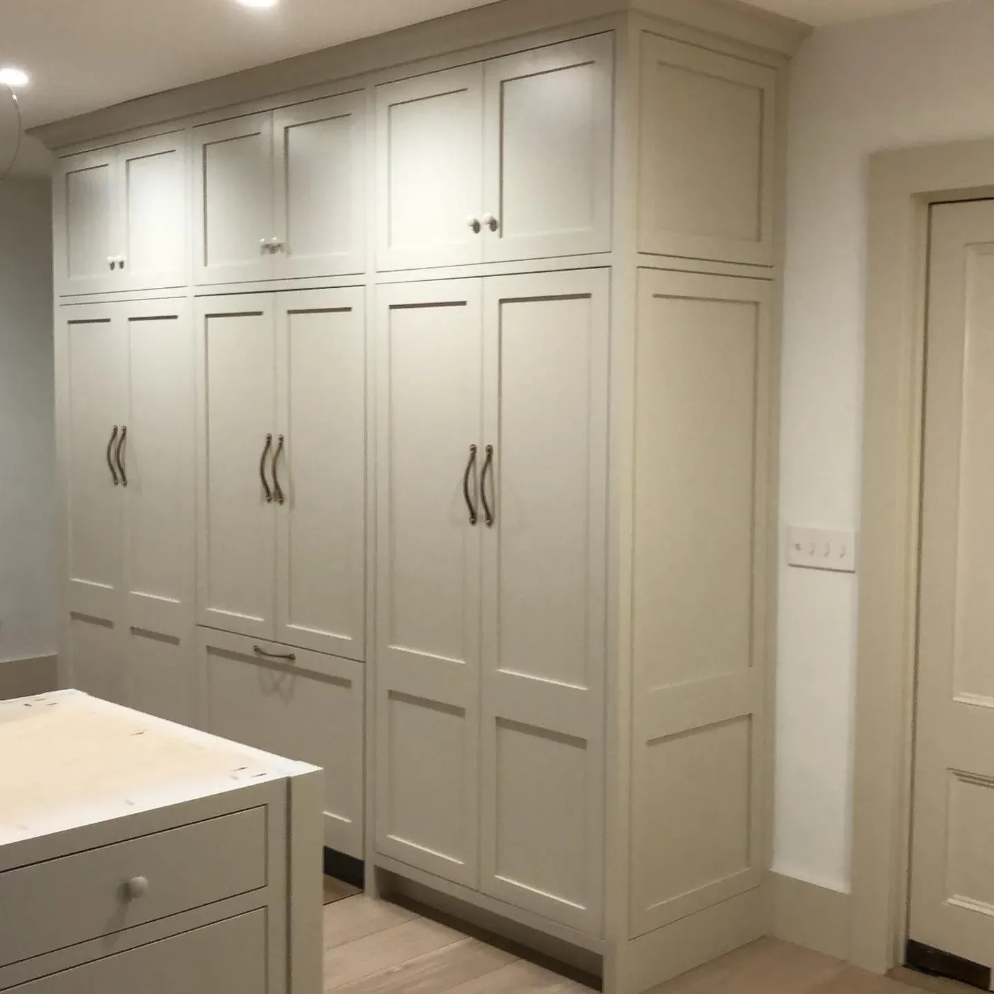 Benjamin Moore Edgecomb Gray kitchen cabinets paint