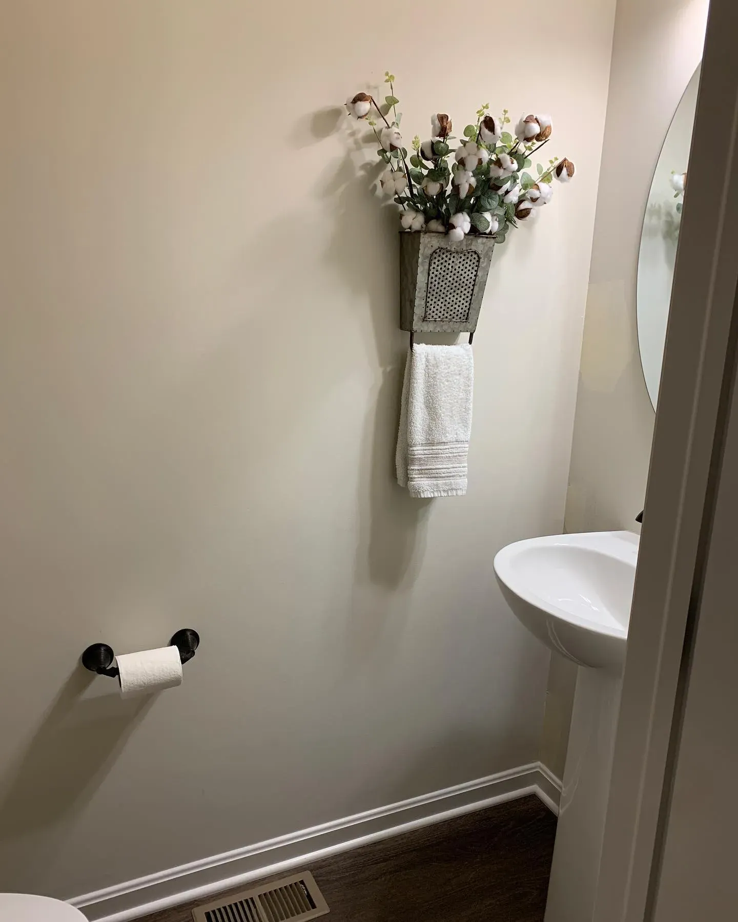 Benjamin Moore Edgecomb Gray bathroom makeover