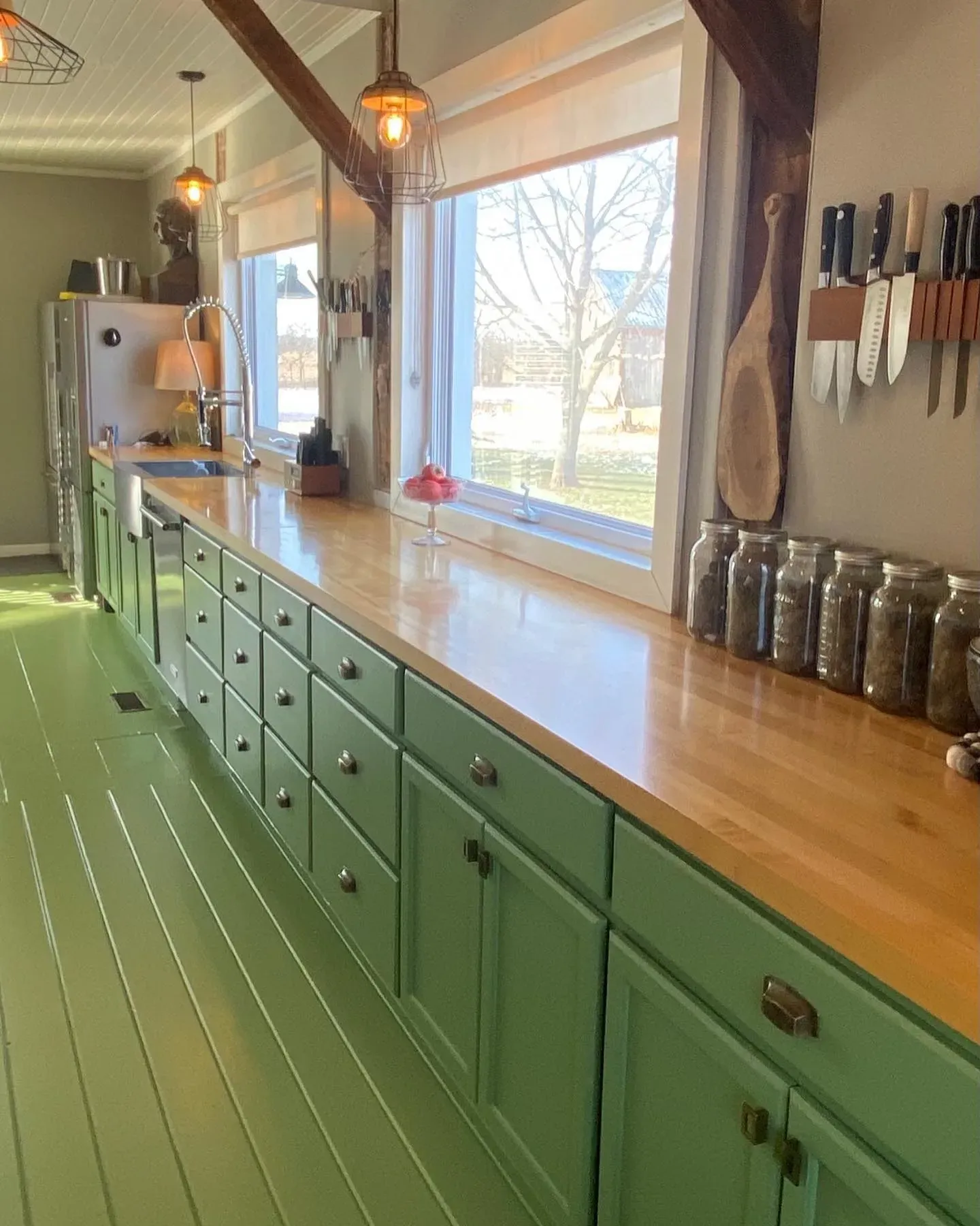 Benjamin Moore Forest Hills Green kitchen cabinets 