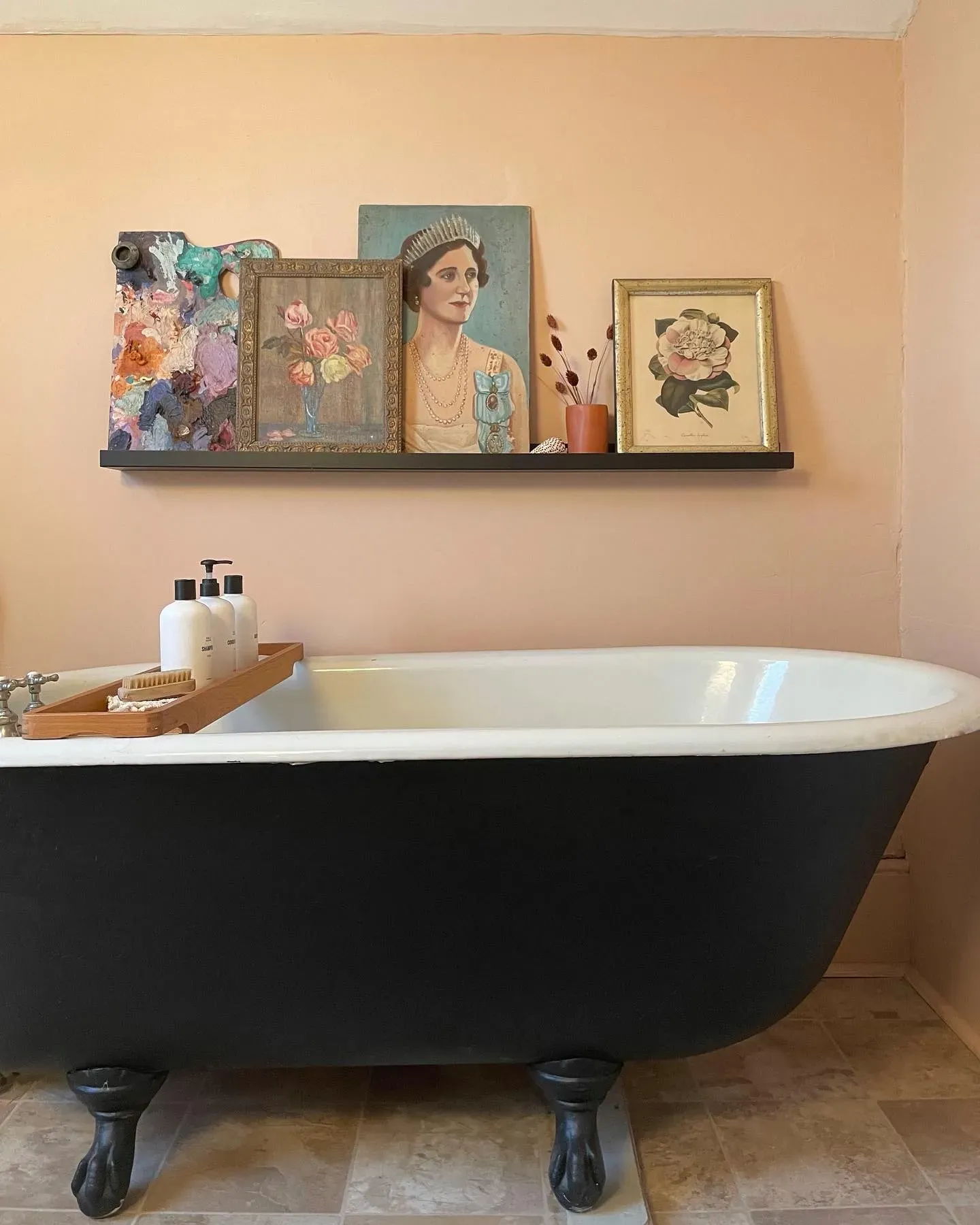Benjamin Moore Georgetown Pink Beige bathroom paint