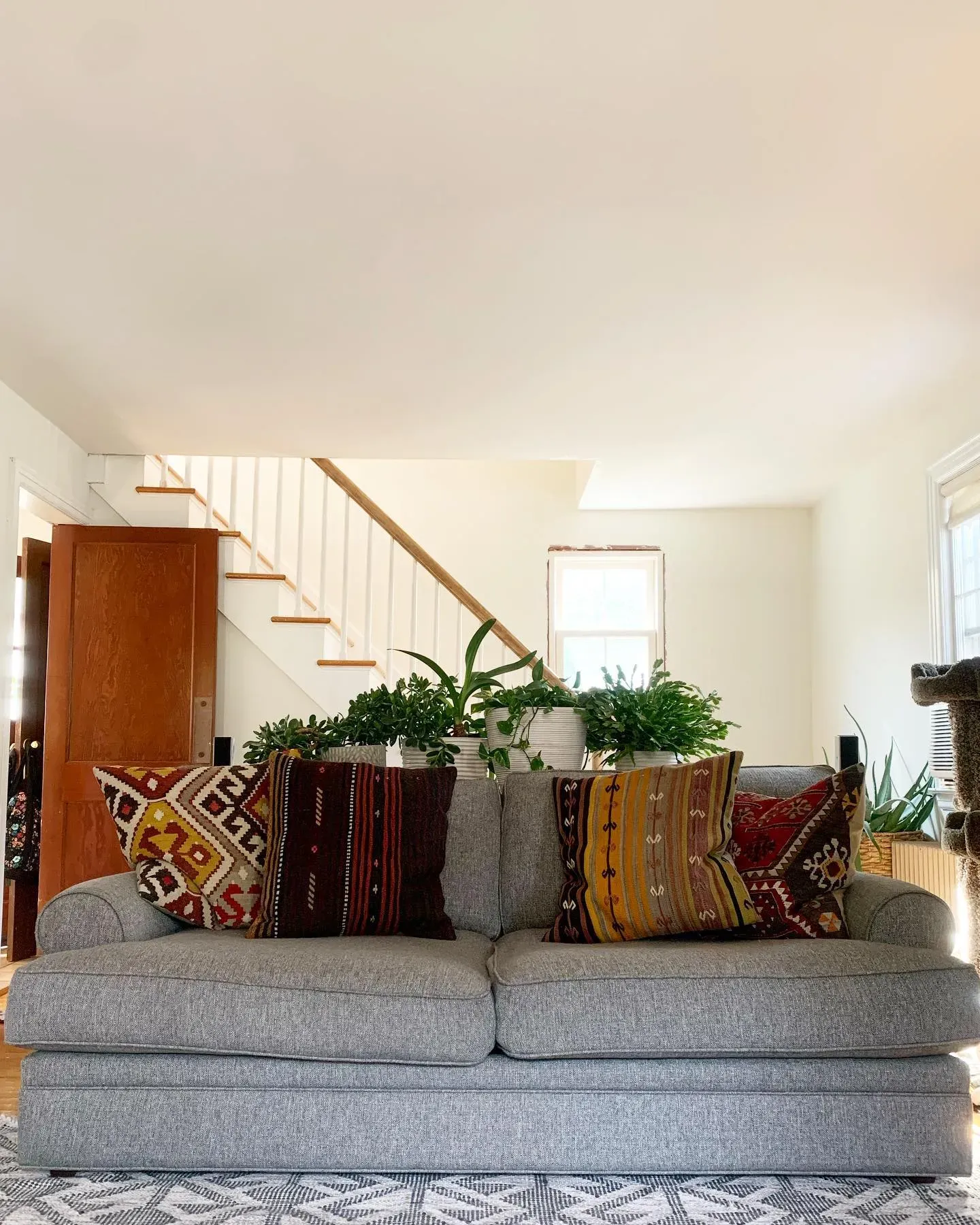 Benjamin Moore Glacier White living room color